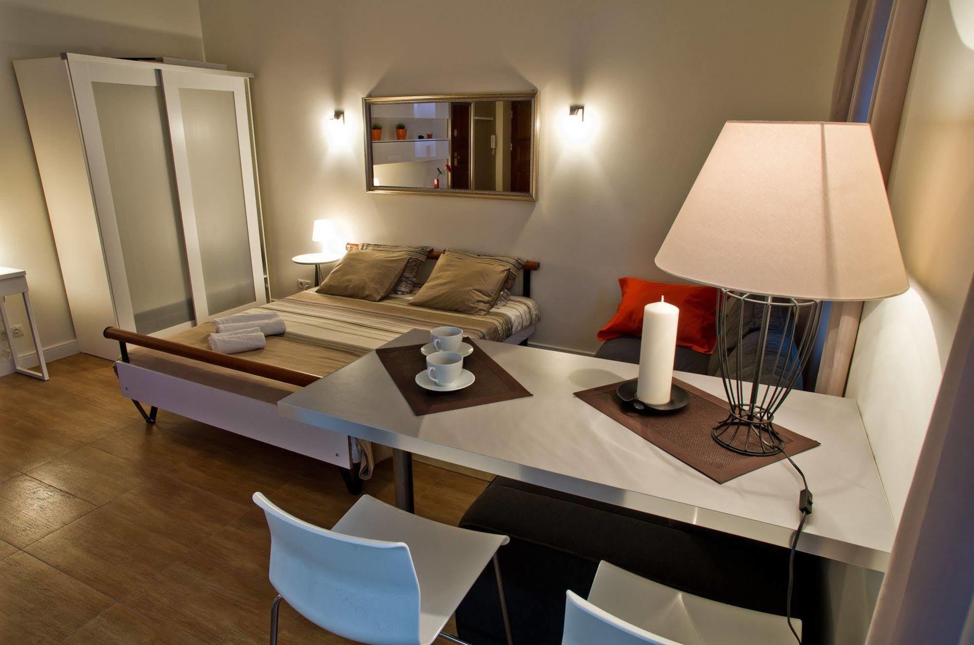 Residence Okolnik Apartments Варшава Экстерьер фото