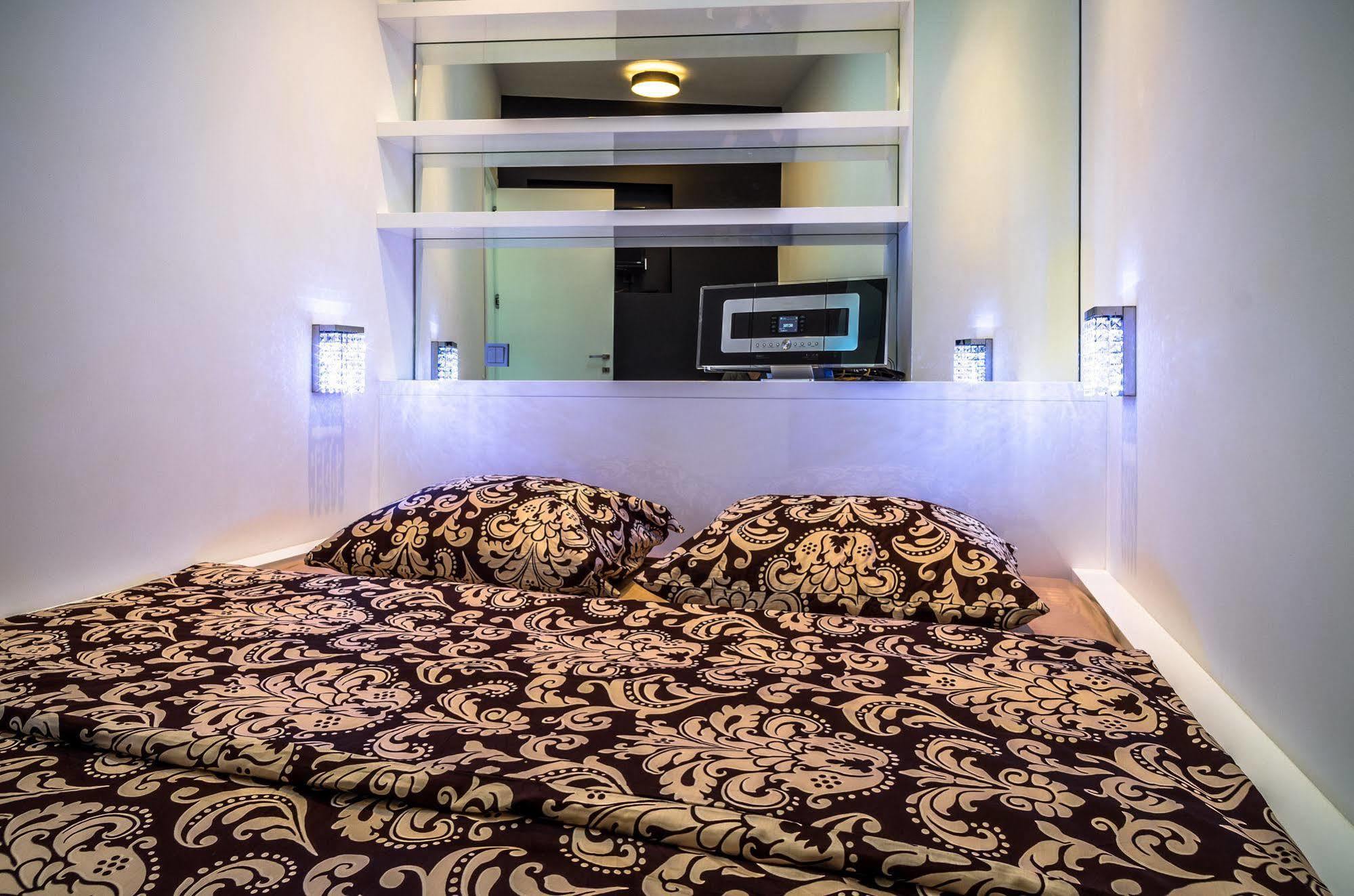 Residence Okolnik Apartments Варшава Экстерьер фото